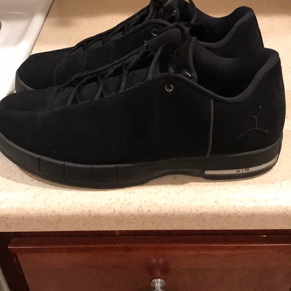 Nike Air Jordan’s. Team Elite 2 low triple black.